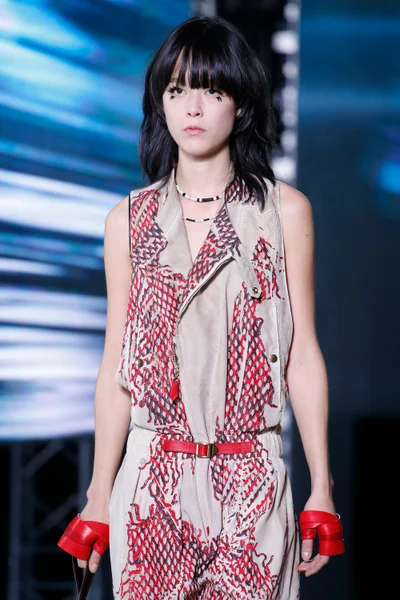 Look 19